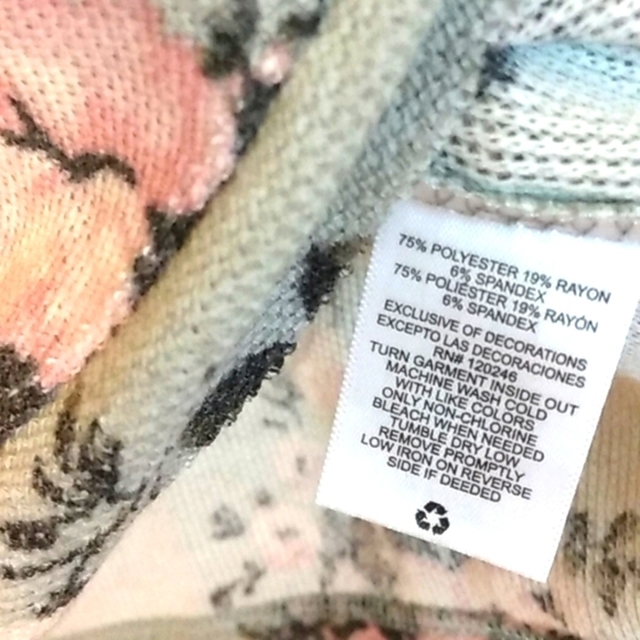 WALLFLOWER FLORAL CROP HOODIE LIGHTWEIGHT SWEATER SIZE MEDIUM NWT - Picture 10 of 13